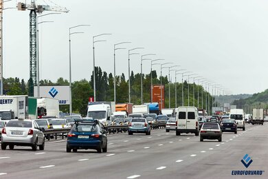 Силовые опоры освещения автомагистрали