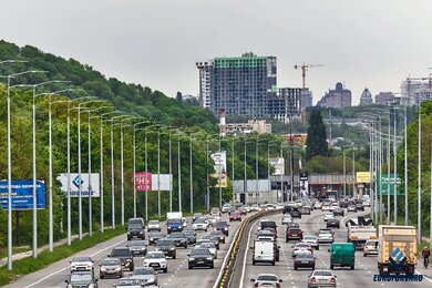 Силові опори освітлення магістралі