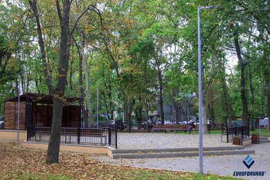 Опори паркового освітлення скверу