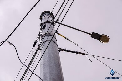 Опори контактної мережі, верхівка зблизька