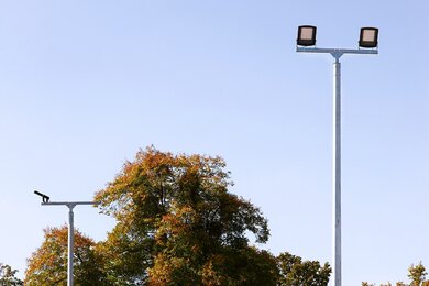 Силові опори освітлення спортивної зони