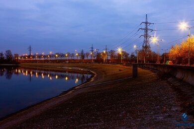 Опори вуличного освітлення набережної