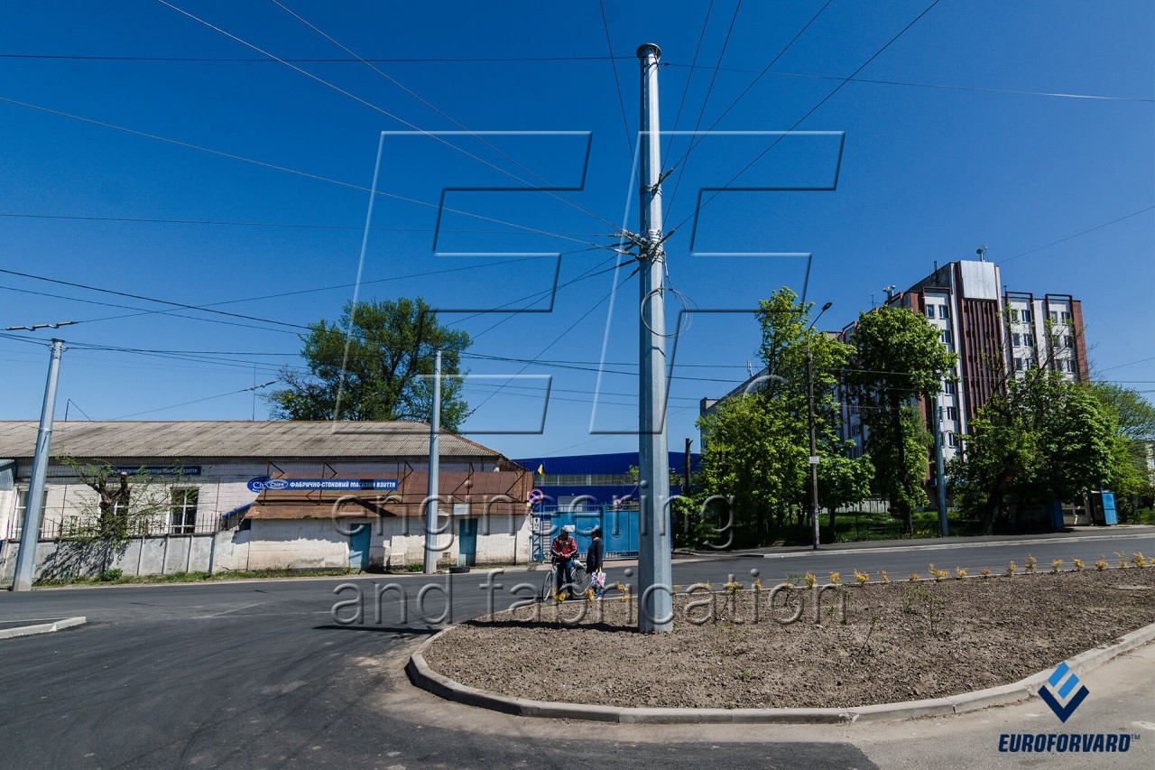 Опоры контактной сети на улицах города
