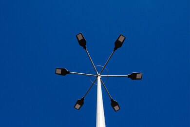 Опоры уличного освещения, многогранная металлическая опора