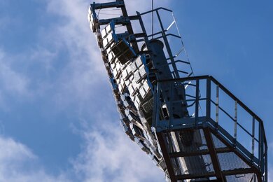 Стадіонні вежі прожекторного освітлення, верхівка вежі з прожекторами