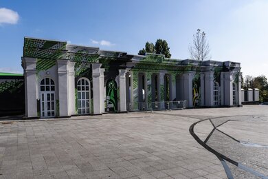 Стадіонні вежі прожекторного освітлення, вхід на стадіон