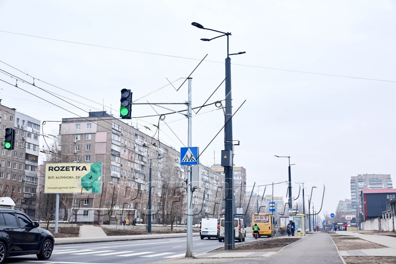 Опори контактної мережі з кронштейнами в міських умовах