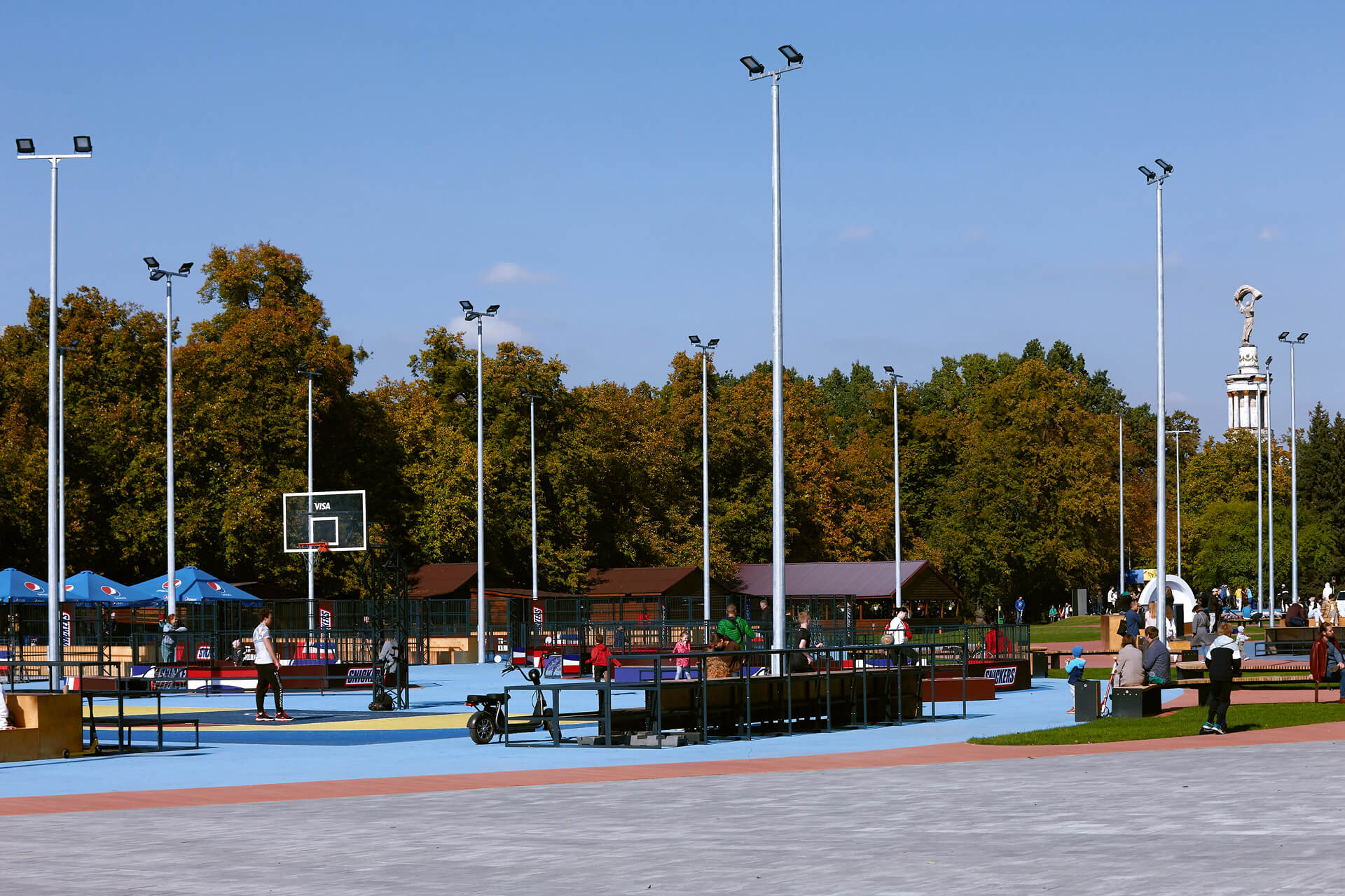Опори освітлення для спортивного майданчика в Urban Park